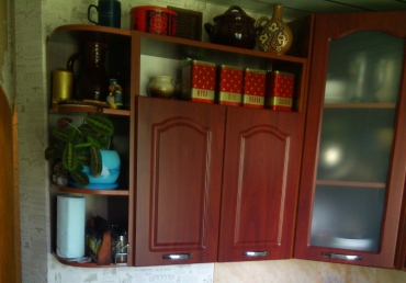 Кухня красное дерево